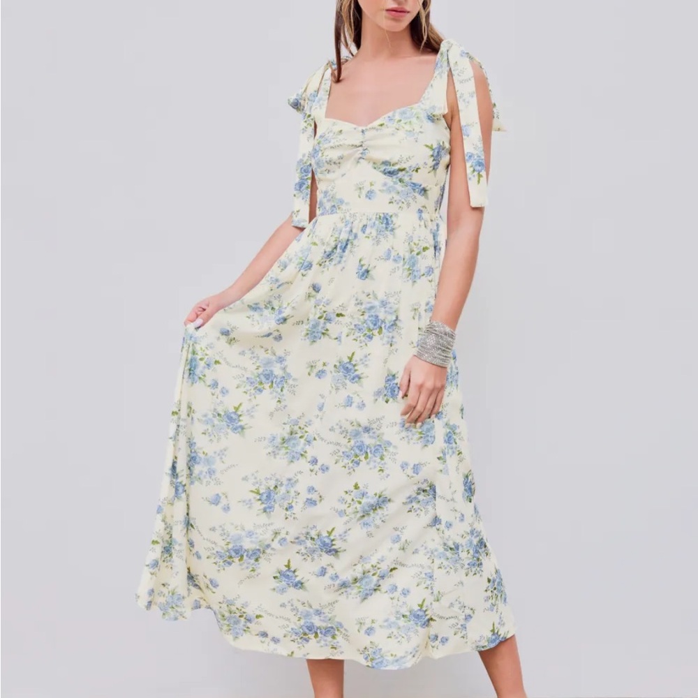Cider NWT Elegant Floral Midi Dress in Cream and Blue